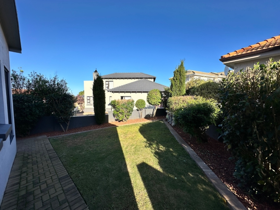 4 Bedroom Property for Sale in Hartenbos Heuwels Western Cape